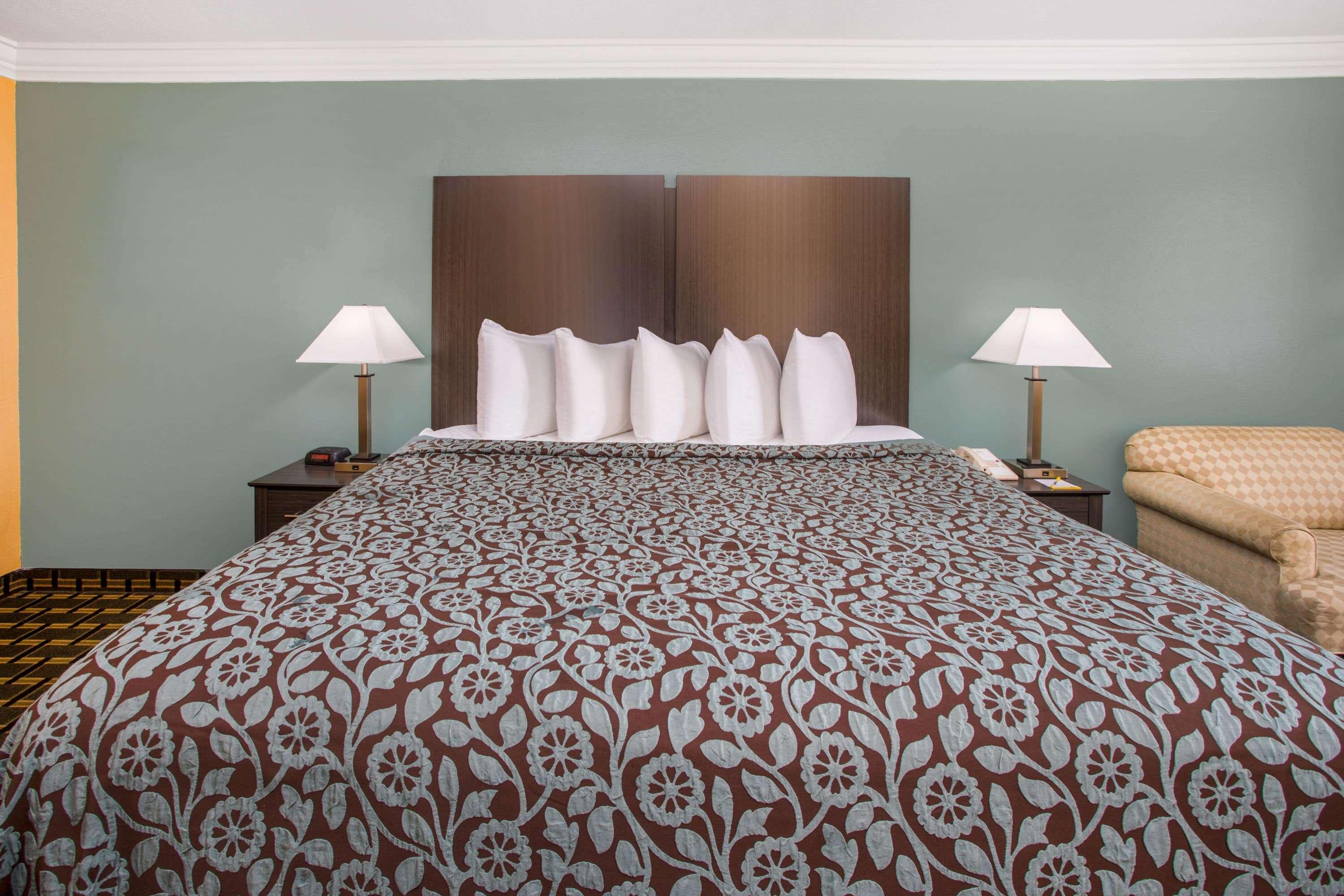 Days Inn By Wyndham Crowley Esterno foto
