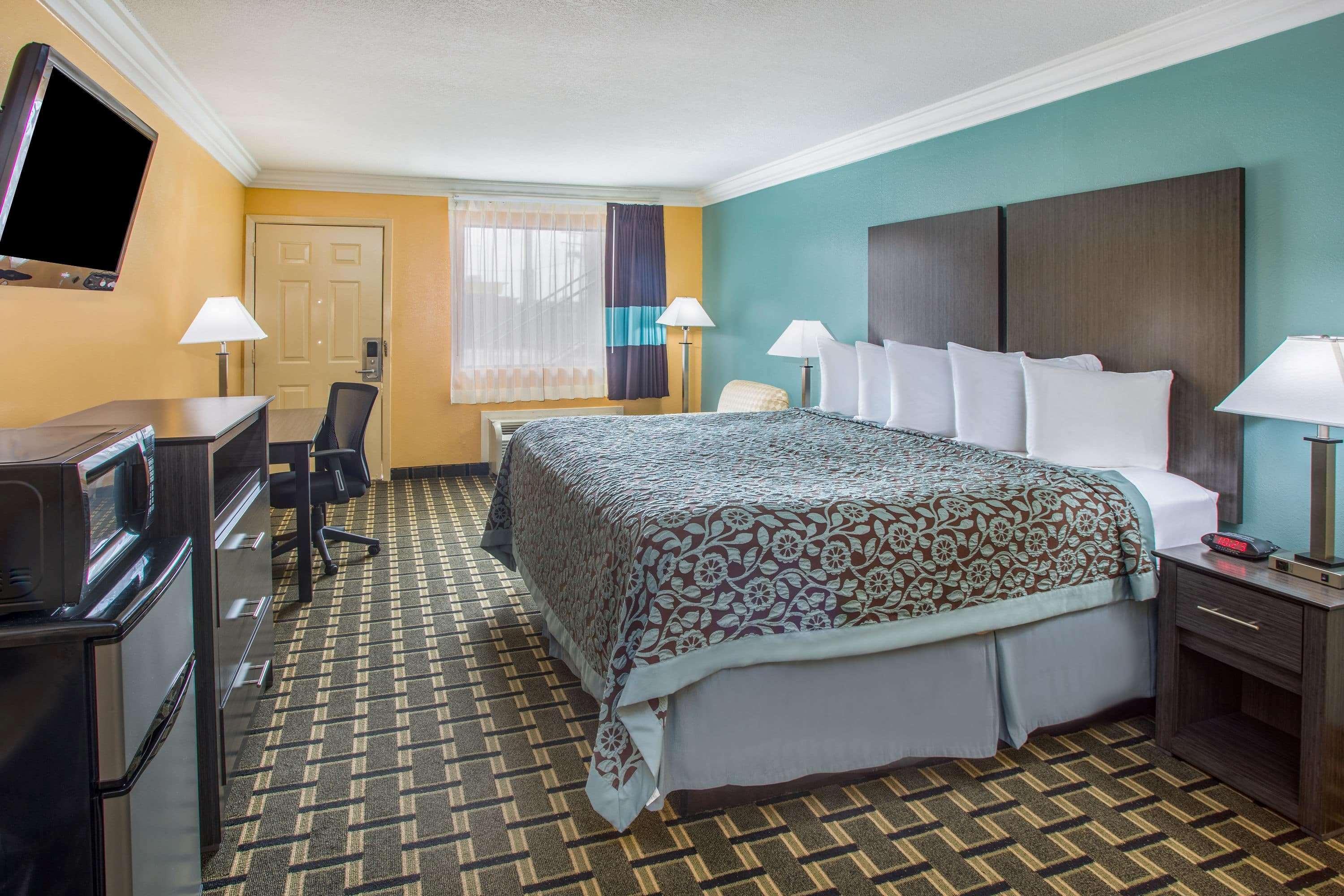 Days Inn By Wyndham Crowley Esterno foto