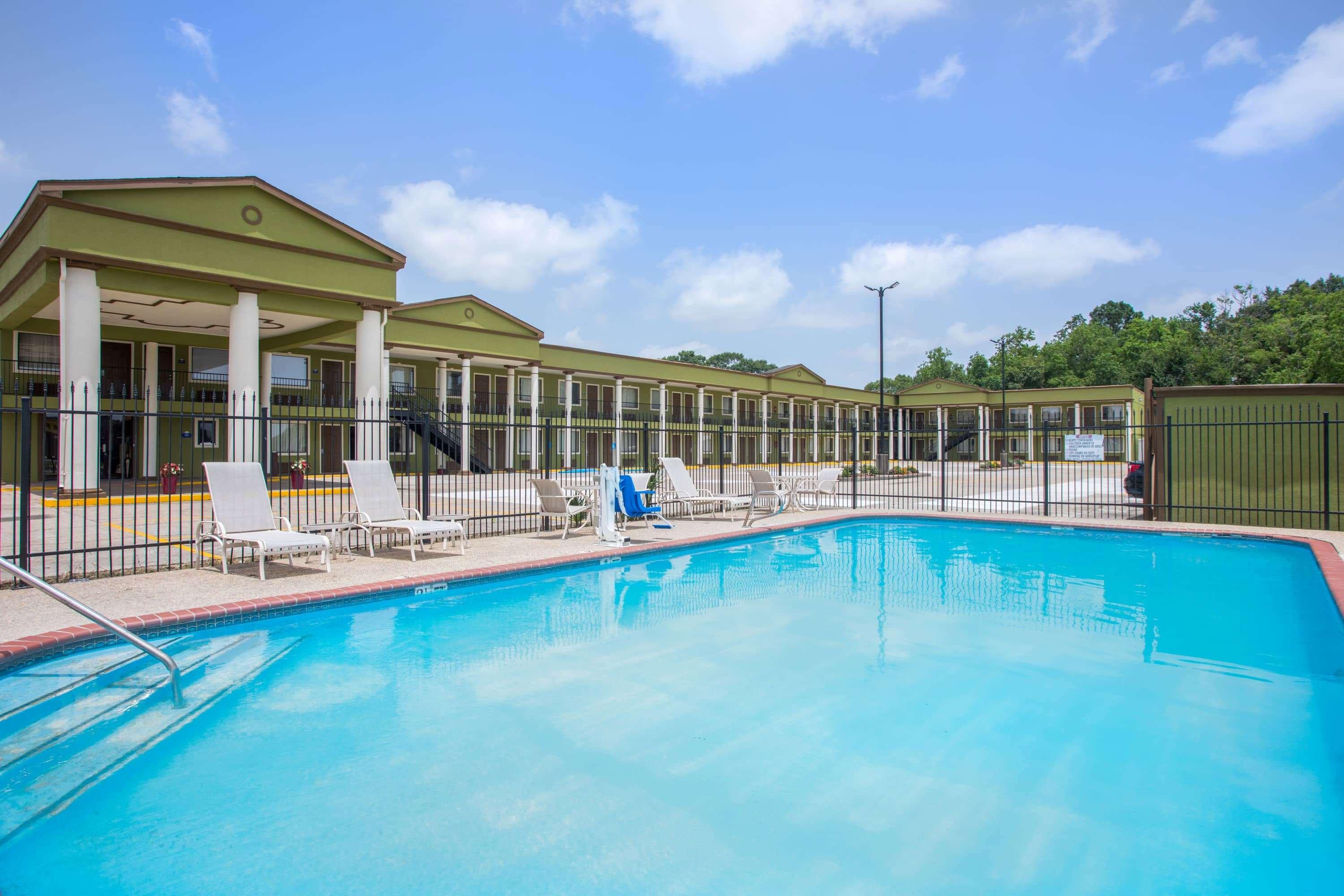 Days Inn By Wyndham Crowley Esterno foto
