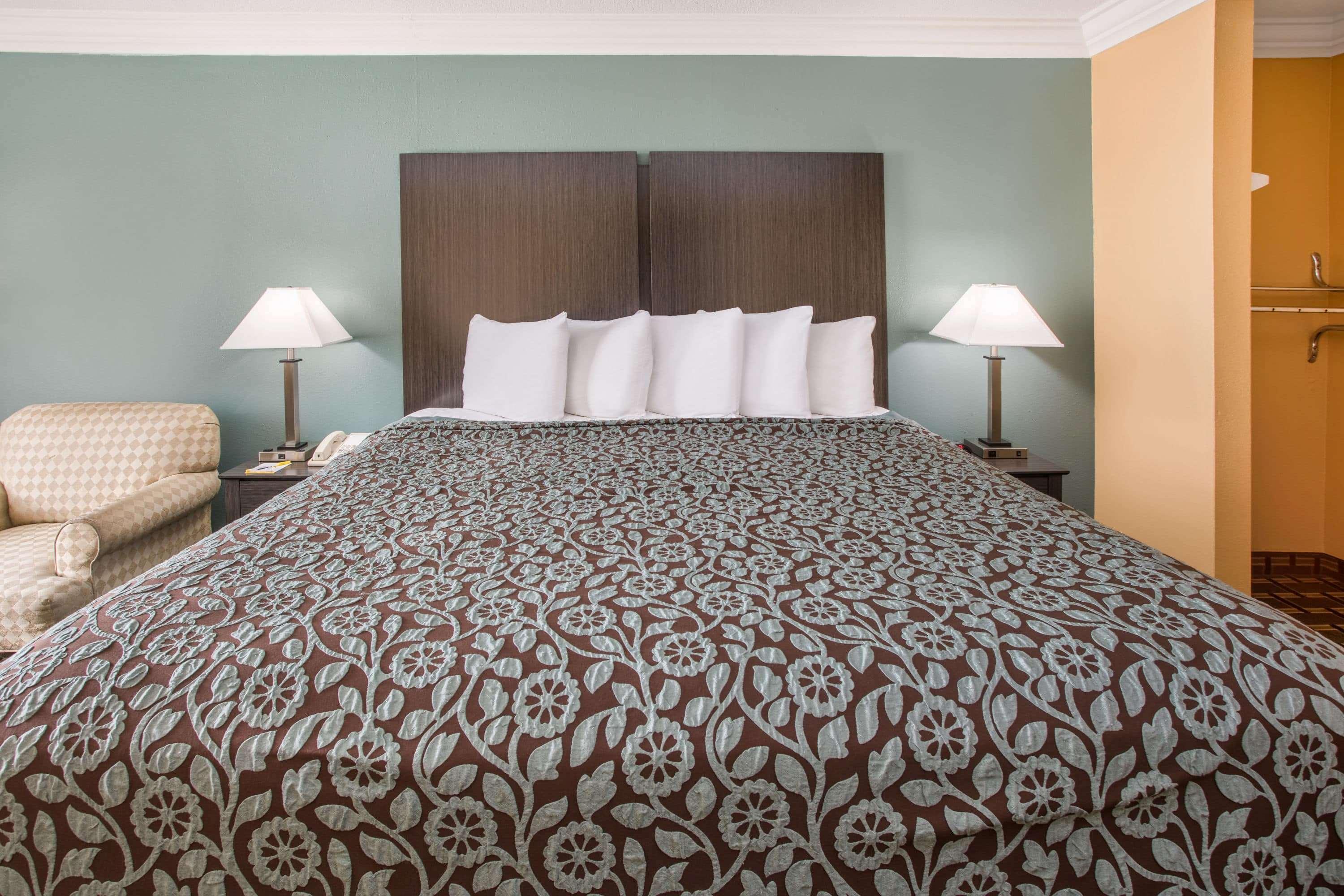 Days Inn By Wyndham Crowley Esterno foto