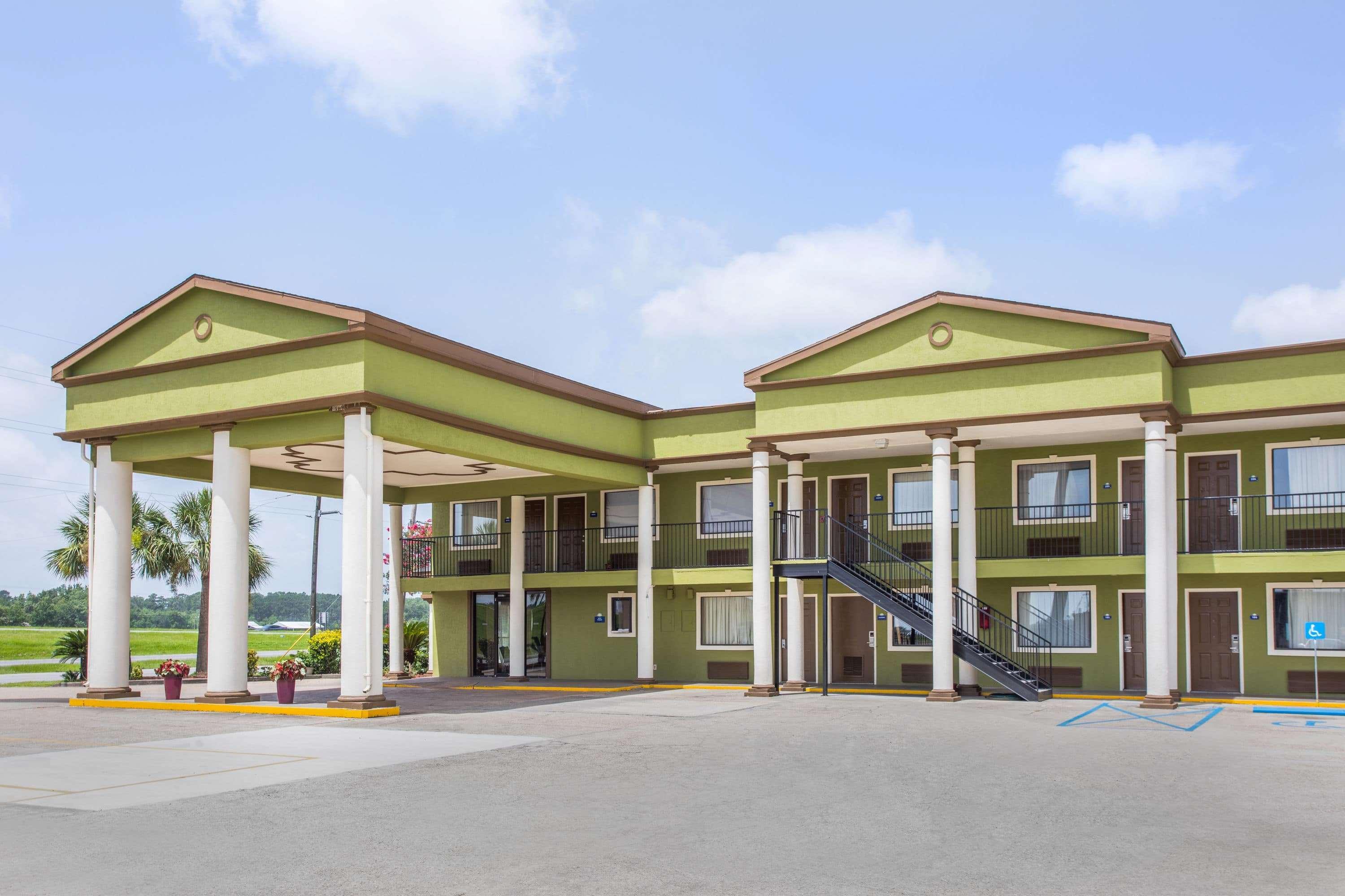 Days Inn By Wyndham Crowley Esterno foto