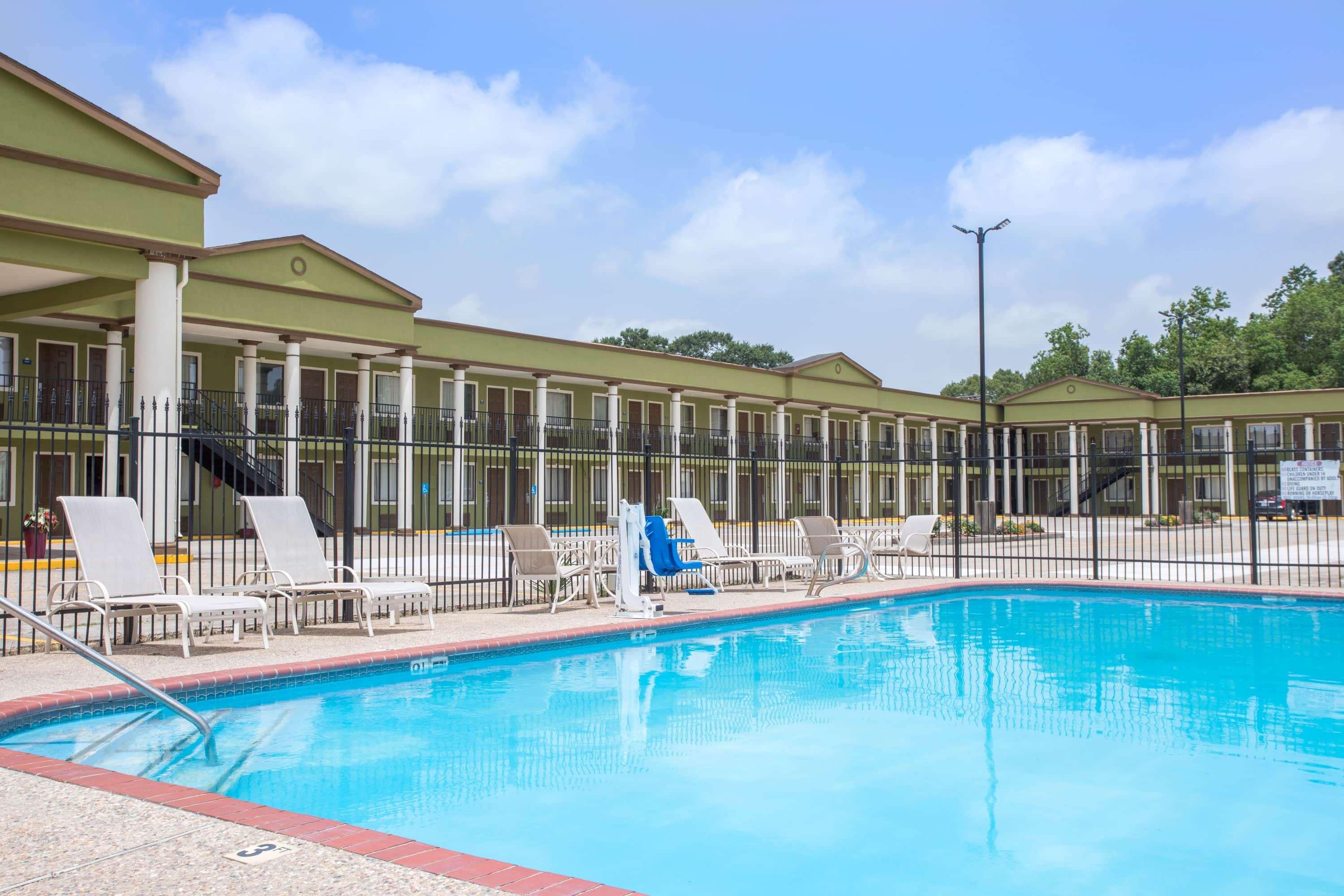 Days Inn By Wyndham Crowley Esterno foto